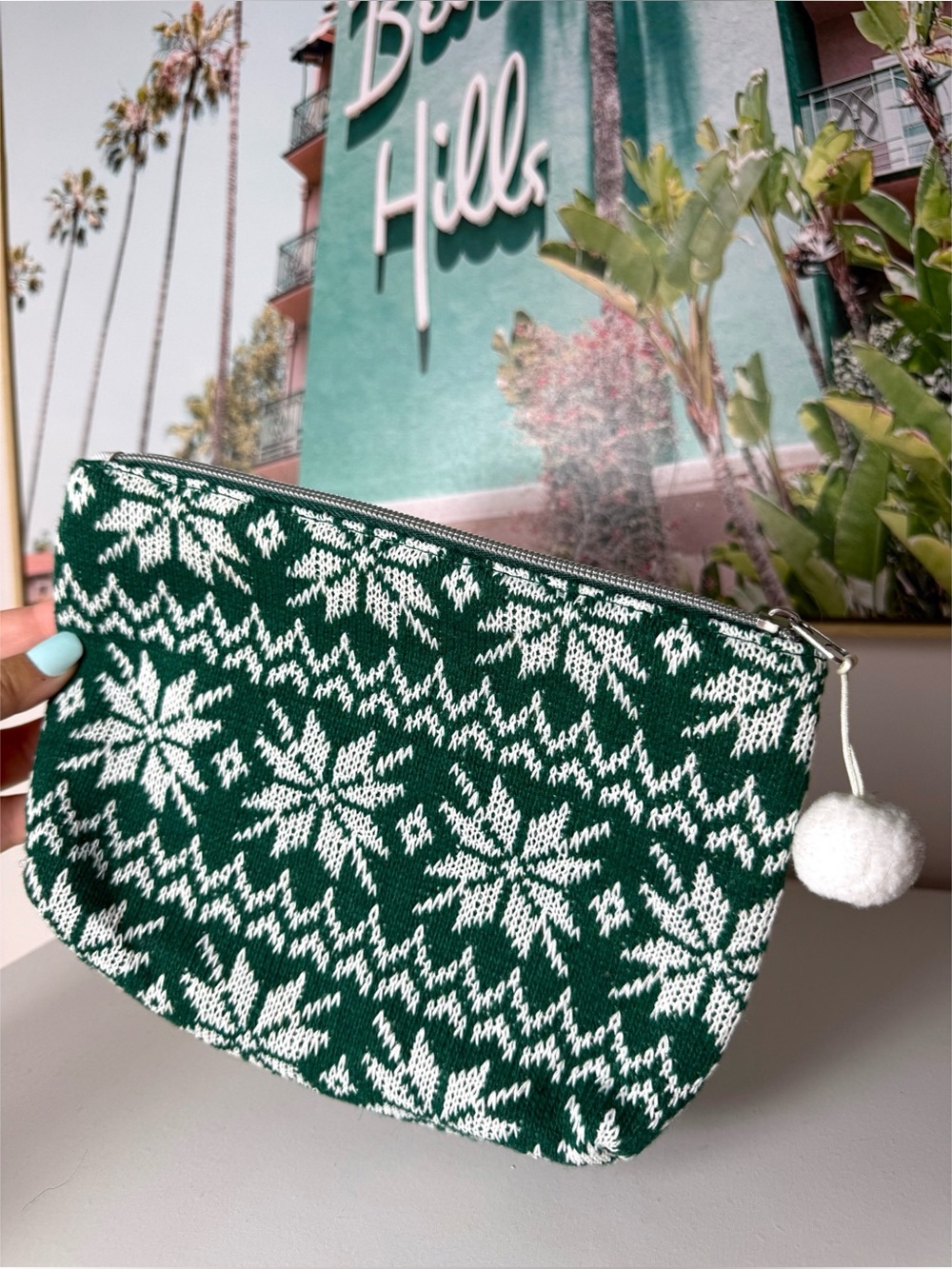 Green White Fair Isle Snowflake Knit Cosmetic Pouch Pom Pom Zip Bag 7x10 New